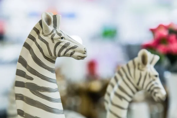 Verklighetstroget plast Zebra skulptur leksak Set på displayen — Stockfoto