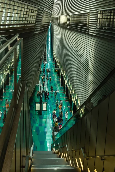 Singapur-16 AGO 2017: Estación de metro mrt del estadio de Singapur vista interior — Foto de Stock