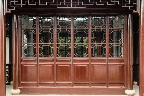 Chinese vintage style house wood gate facade view — Stock Photo, Image