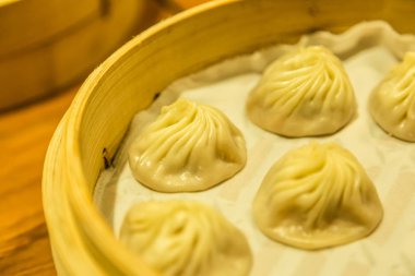 bambu tepsi ekranda Çin Geleneksel tarzı köfte