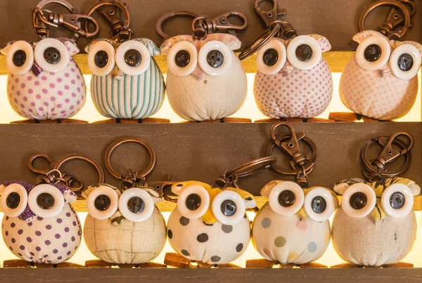 Colorful cute owl key chain toy display on shelf — Stock Photo, Image