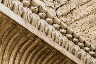 Eski bina saçaves detay Mısır vintage tarzı yılan heykel