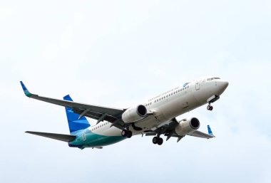 Singapur-29 Haziran 2019: mavi gökyüzü closeup görünümünde hava uçağı