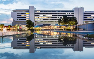 Singapur-26 Eyl 2017:Singapur Harbourfront Centre bina görünümü vivo şehir çatısından