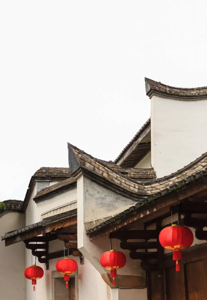 Detalles de la arquitectura de color blanco Fachada del edificio histórico chino — Foto de Stock