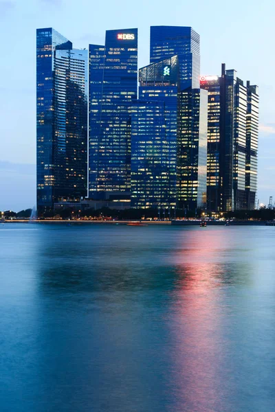 Singapore-22 FEB 2019: Singapore Marina baia cbd edificio skyline vista notturna — Foto Stock