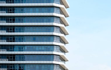 Singapur-Ara 28 2018:Çağdaş mavi cam cephe mimarisinin soyut parçası