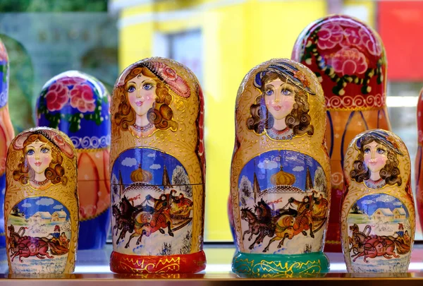 Bonecas russas coloridas Matreshka. Boneca de madeira Vista Matrioska — Fotografia de Stock