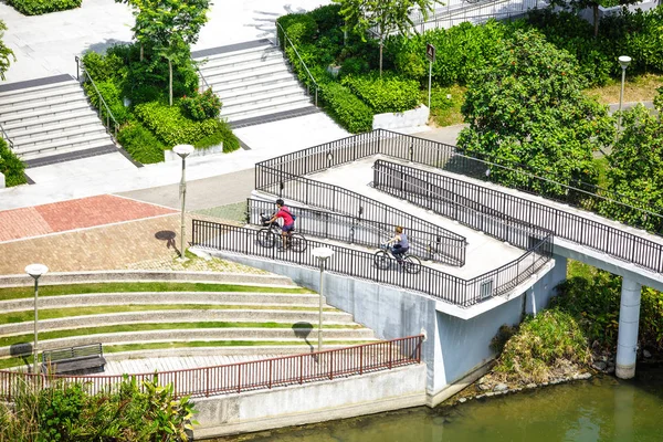 Σιγκαπούρη-27 Ιουλ 2019: Σιγκαπούρη Punggol νερό δρόμο πάρκο τοπίο θέα γέφυρα — Φωτογραφία Αρχείου