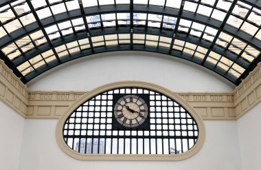 Heilongjiang,Harbin-15 Ağustos 2019:Harbin yeni tren istasyonu binası içinde pencere detay görünümü