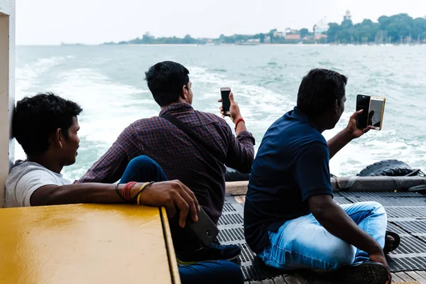 Singapur-09 AGO 2019: indio en el ferry a la isla Ubin — Foto de Stock