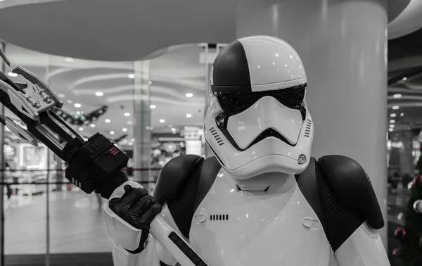 Singapura-09 NOV 2017: Stormtrooper figura soldado exibição no shopping center espaço aberto — Fotografia de Stock