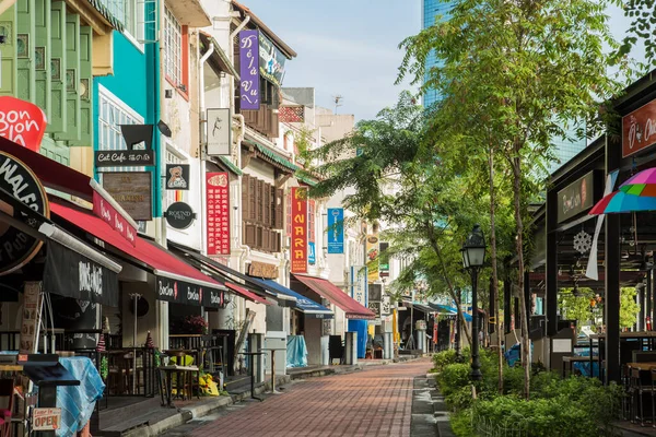 Singapore-18 Nov 2017:Singapore Clarke Quay area vintage shop street — 스톡 사진