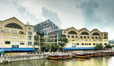 Singapur-24 Ağustos 2018: Riverside Point binasının manzarası, gece eğlencelerinin yapıldığı yer