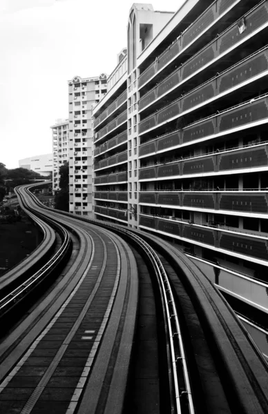 Αστικό σιδηροδρομικό σύστημα lrt σε κατοικημένη περιοχή άποψη — Φωτογραφία Αρχείου
