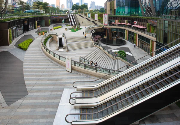 Guangzhou, China-23 AGO 2018: Parque Central comercial paisaje plaza abierta vista — Foto de Stock