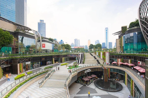 Guangzhou, China-23 AGO 2018: Parque Central comercial paisaje plaza abierta vista — Foto de Stock