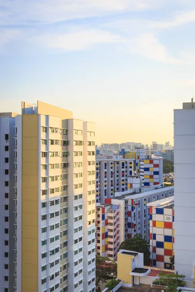 Singapore-04 JUN 2018: Singapore colorful residential building HDB aerial sunset view — Stock Photo, Image