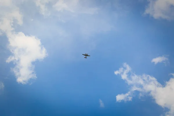 Small Flying Plane in the blue sky with cloud — Stok fotoğraf