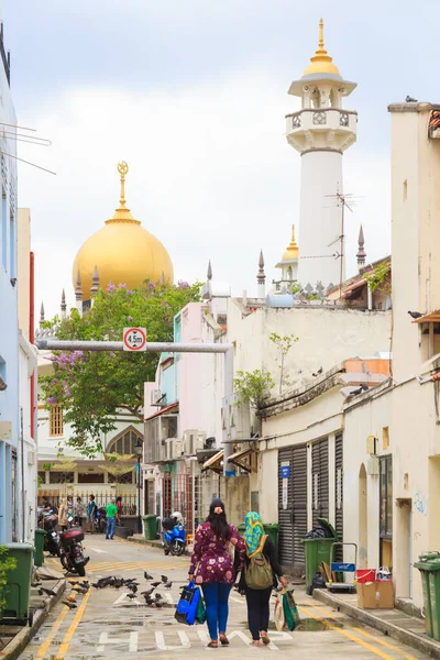 Singapore-10 MAR 2018: Moschea Masjid Sultan vista dalla vecchia vista sulla strada a Singapore — Foto Stock