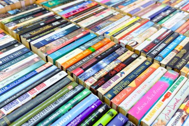 Singapur-18 Mar 2018: Sokaklarda ikinci el kitap satışı