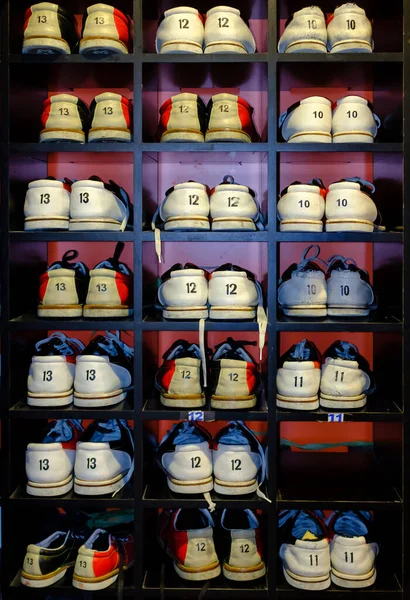 Rack with shoes for bowling in different size — Stock Photo, Image