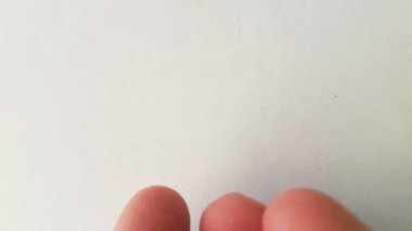 Antep fıstığı bir grubu silmek eller 