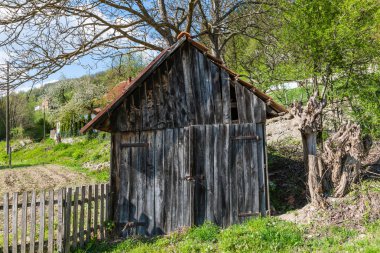 Sırbistan'da eski bir yardımcı çiftlik evi