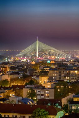 Belgrad, Sırbistan - 10 Nisan 2017: Belgrad'da Ada köprüsü