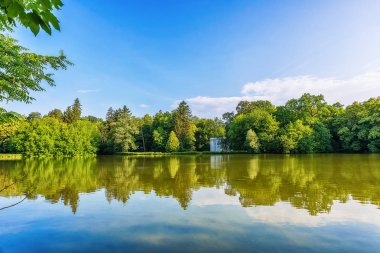 Münih, Almanya - 09 Haziran 2018: Schlosspark Nymphenburg Grosse Kaskade