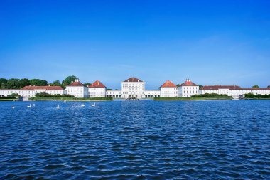 Münih, Almanya - 09 Haziran 2018: Schloss Nymphenburg, Münih, Bavyera'da bir Barok saray.