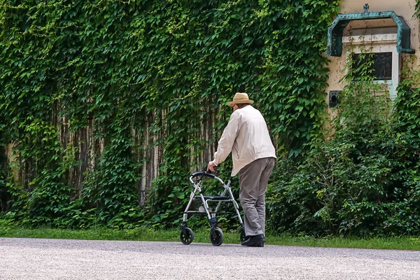 Munich Allemagne Juin 2018 Promenade Des Aînés Cimetière — Photo