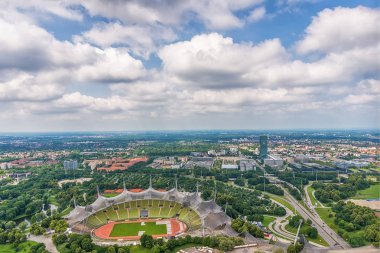 Münih, Almanya - 09 Haziran 2018: Münih'e karşı yüksek açı görünümü. Münih Panoraması, Almanya.