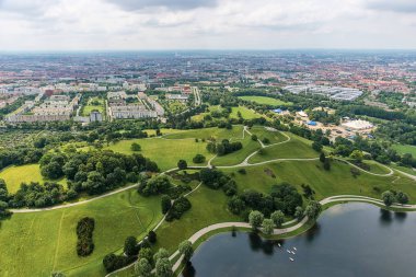Münih, Almanya - 09 Haziran 2018: Münih'e karşı yüksek açı görünümü. Münih Panoraması, Almanya.