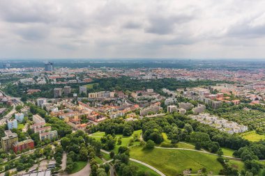 Münih, Almanya - 09 Haziran 2018: Münih'e karşı yüksek açı görünümü. Münih Panoraması, Almanya.