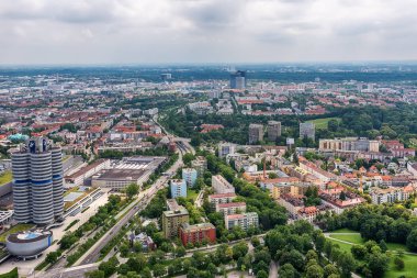 Münih, Almanya - 09 Haziran 2018: Münih'e karşı yüksek açı görünümü. Münih Panoraması, Almanya.