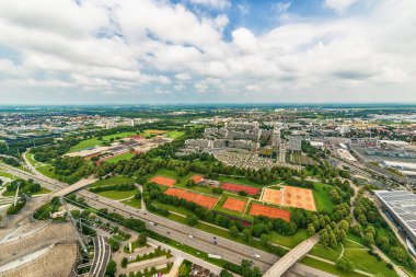 Münih, Almanya - 09 Haziran 2018: Münih'e karşı yüksek açı görünümü. Münih Panoraması, Almanya.