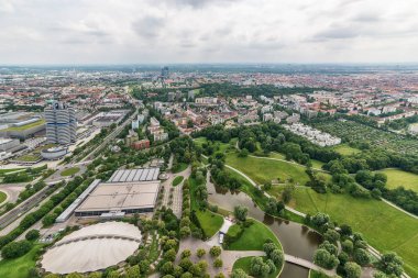 Münih, Almanya - 09 Haziran 2018: Münih'e karşı yüksek açı görünümü. Münih Panoraması, Almanya.