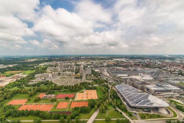 Münih, Almanya - 09 Haziran 2018: Münih'e karşı yüksek açı görünümü. Münih Panoraması, Almanya.
