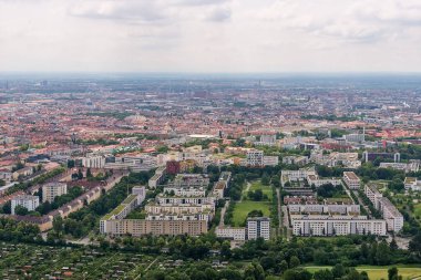 Münih, Almanya - 09 Haziran 2018: Münih'e karşı yüksek açı görünümü. Münih Panoraması, Almanya.