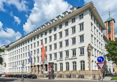 Münih, Almanya 09 Haziran 2018:Wittenbrink galerisi Münih'te bir sanat galerisidir. Ulusal ve uluslararası çağdaş sanatı gösterir. Trkenstrasse 16 bulunan.