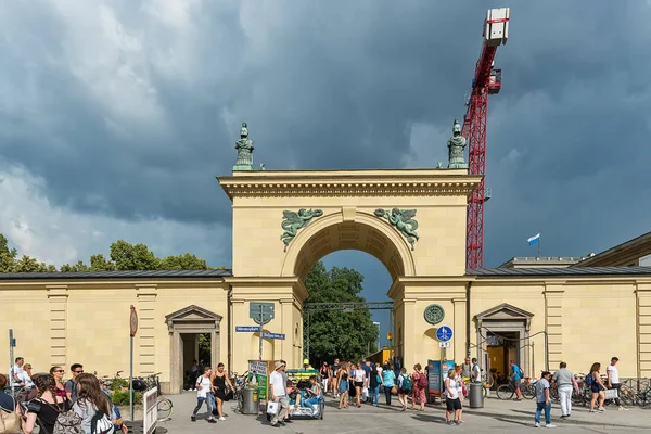 Münih Almanya Haziran 2018 Ludwigstrasse Boyunca Odeonplatz Yanında Hofgarten Kapısı — Stok fotoğraf