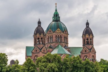 Münih, Almanya 09 Haziran 2018: Münih'teki St. Luke Kilisesi, Almanya