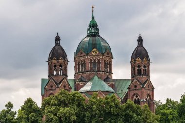 Münih, Almanya 09 Haziran 2018: Münih'teki St. Luke Kilisesi, Almanya
