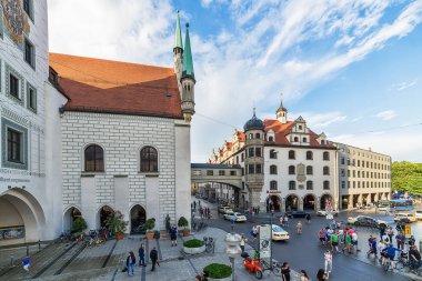 Münih, Almanya 09 Haziran 2018: Münih Marienplatz'da Eski Belediye Binası (Altes Rathaus) binası
