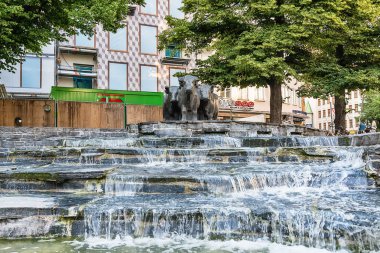 Münih, Almanya 09 Haziran 2018: Rindermarktbrunnen veya kelimenin tam anlamıyla İngilizce 
