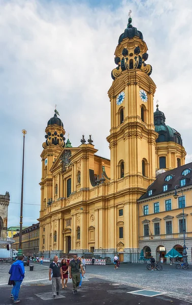 Мюнхен Германия Июня 2018 Года Театинская Церковь Theatinerkirche Площади Одеонсплац — стоковое фото