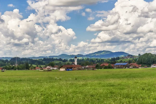 バイエルン州の田舎でバレーの小さな町 — ストック写真