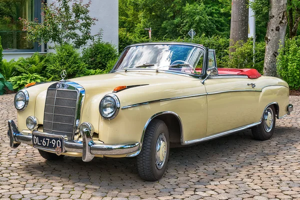 Neuschwanstein Allemagne Juin 2018 Mercedes Benz 220 Oldtimer Vintage Car — Photo