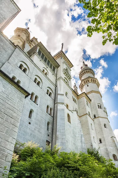 Hohenschwangau Germany June 2018 Idyllic Neuschwanstein Castle Positioned High Mountain — Stock Photo, Image